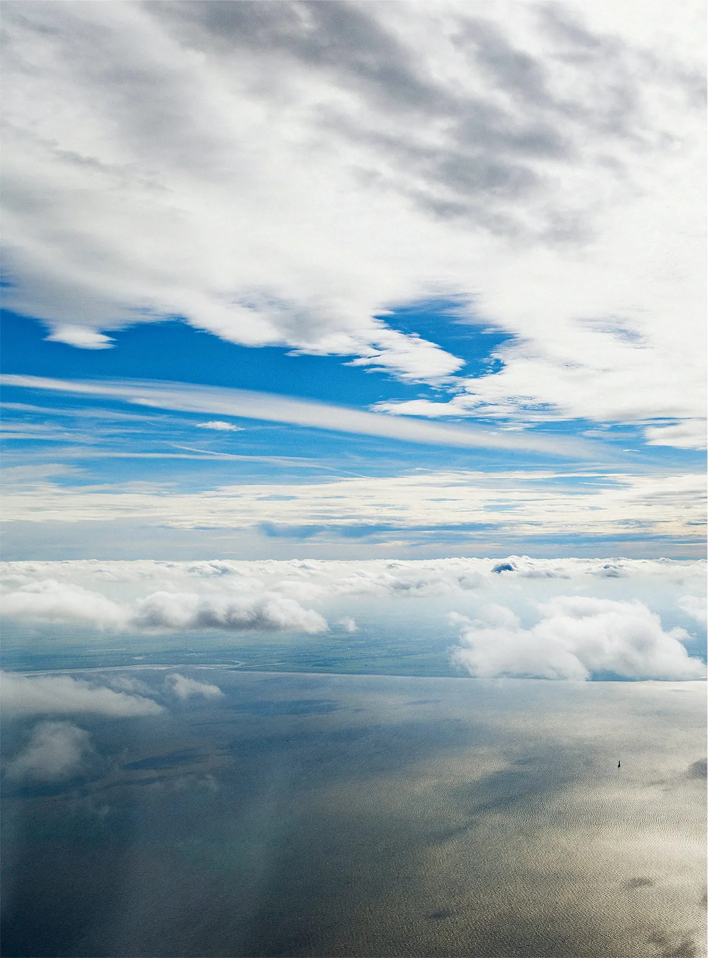 Blick auf's Meer aus dem Flugzeug